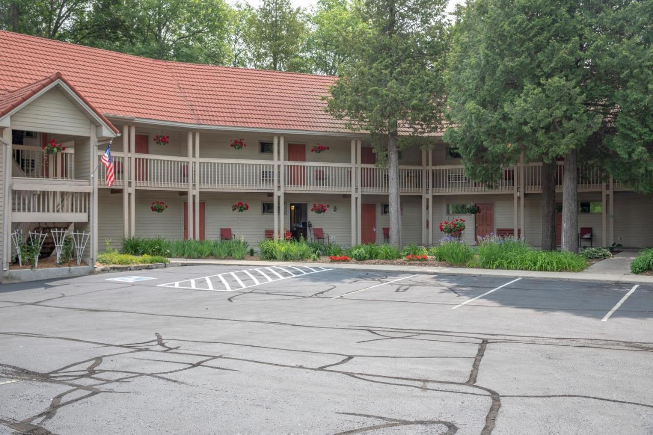 Ridges Inn & Suites Baileys Harbor Exterior photo